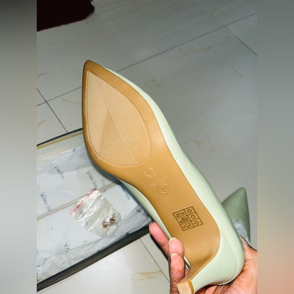 Women mint color solid pumps (heels) - SIZE- UK-7, EUR-40 - Picture 7 of 13
